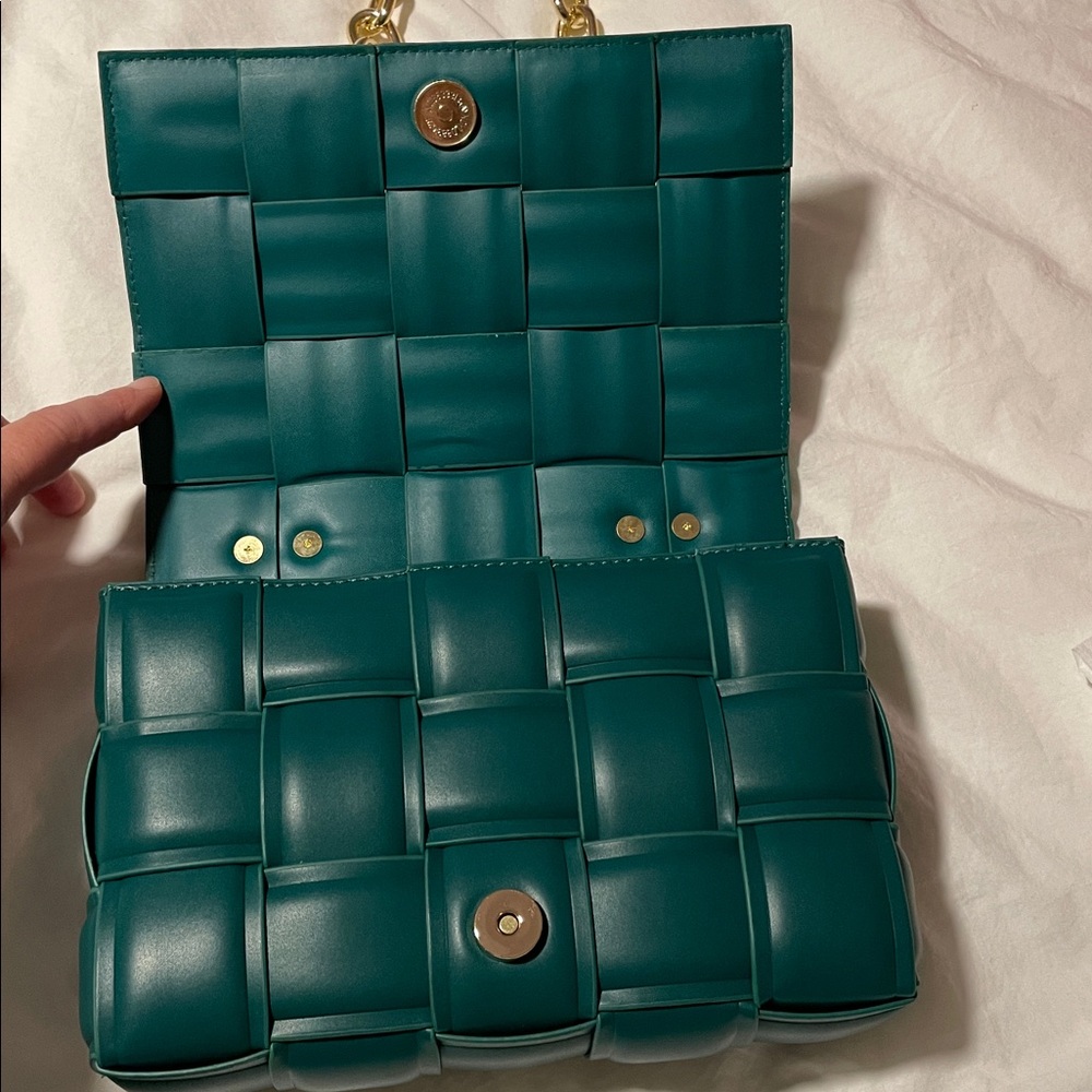 Desire Padded Woven Chain Handbag Green - Picture 9 of 11
